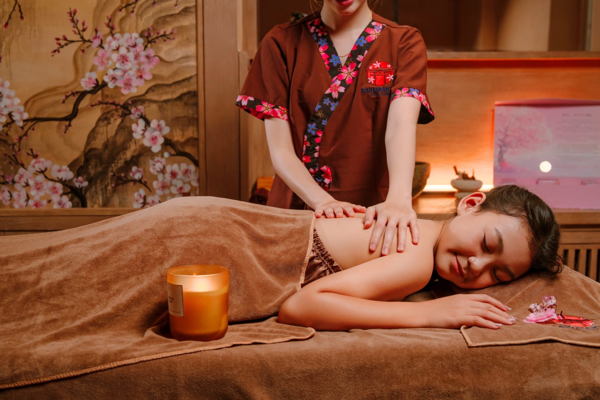 A relaxing back massage in a Sakurakyo Spa treatment room