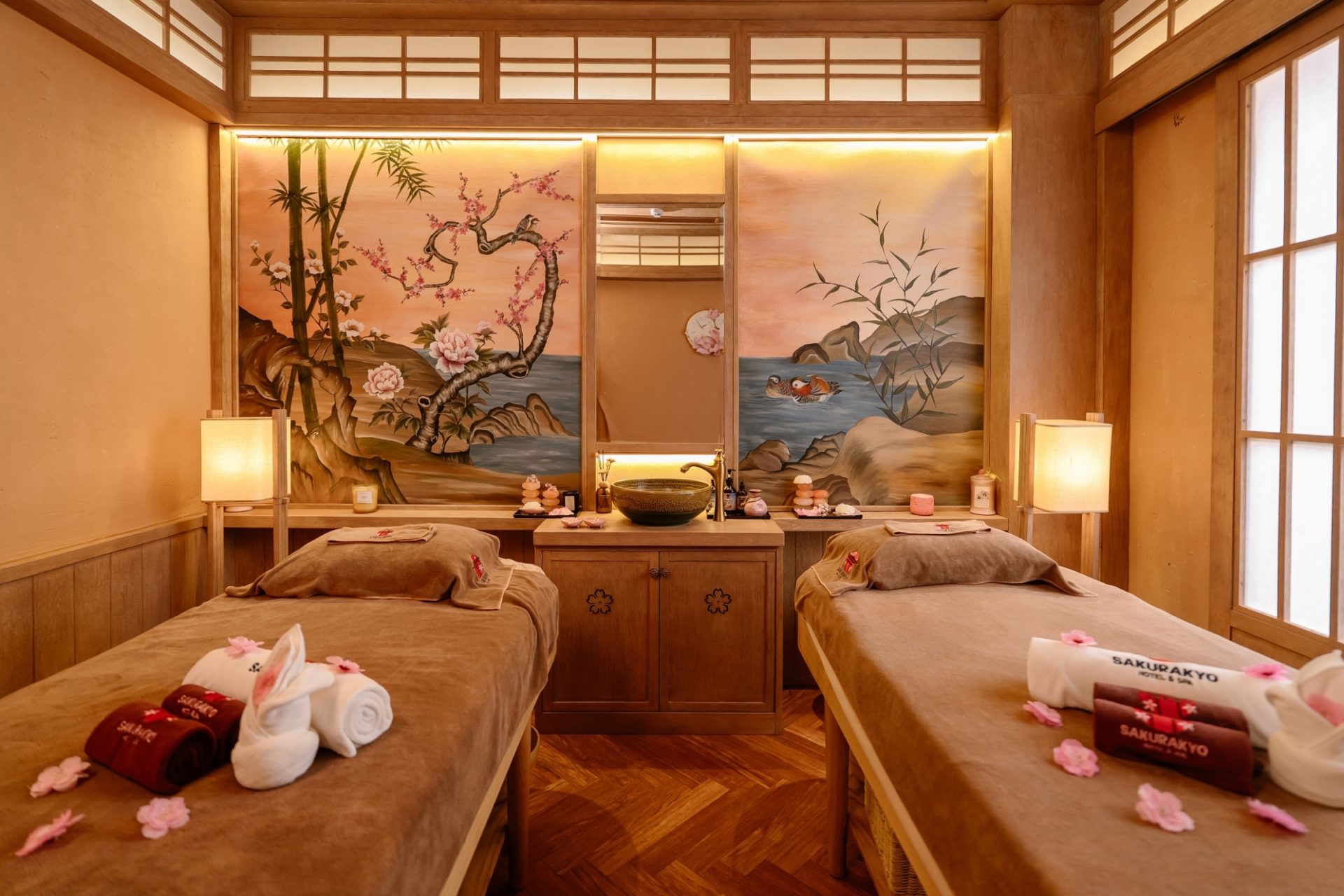 Twin treatment room with Japanese murals at Sakurakyo Spa