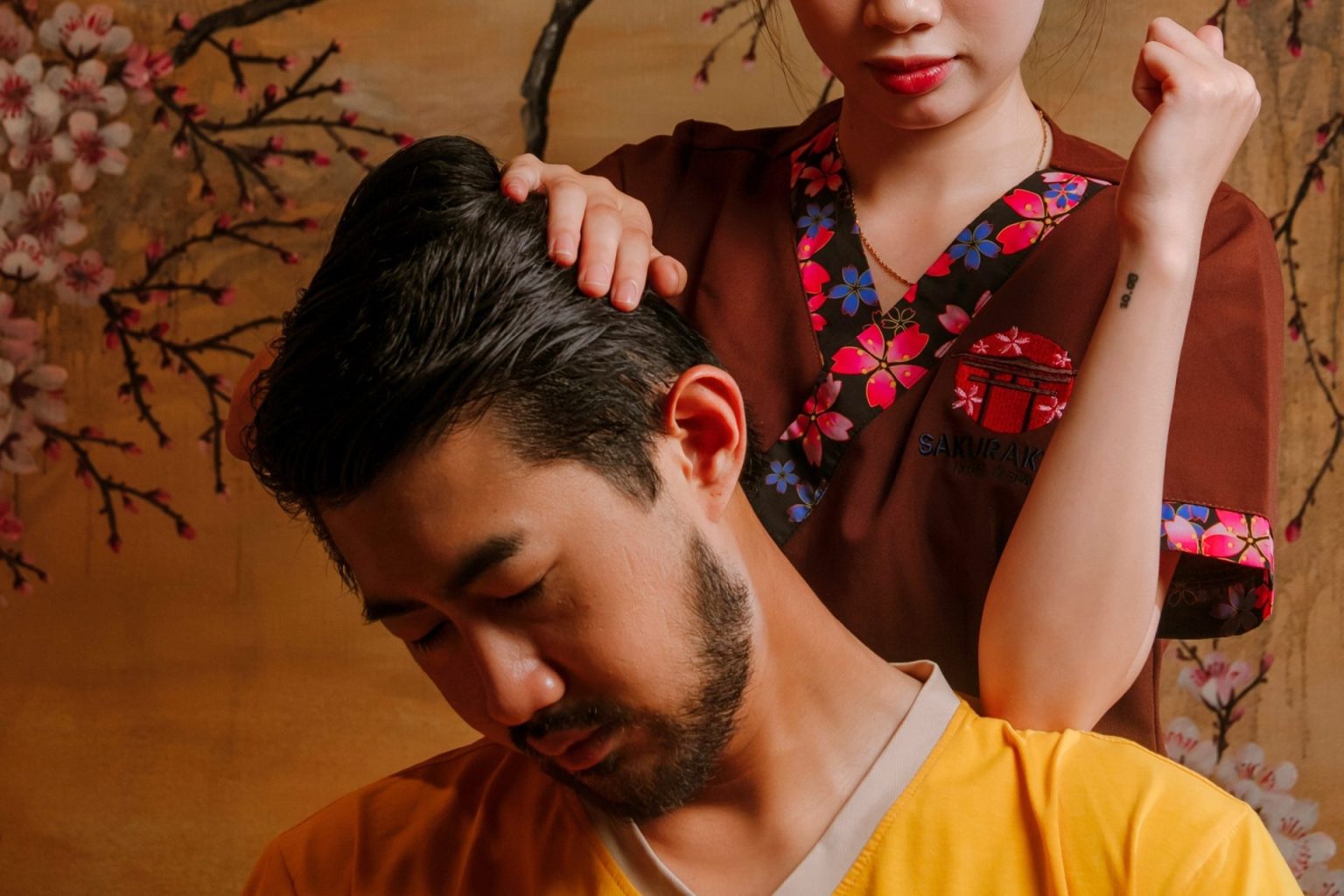 Neck and shoulder therapy at Sakurakyo Spa